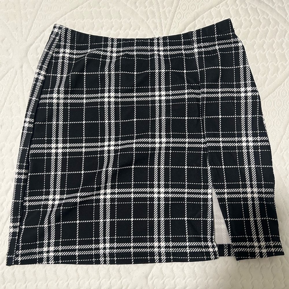 White and black plaid skirt